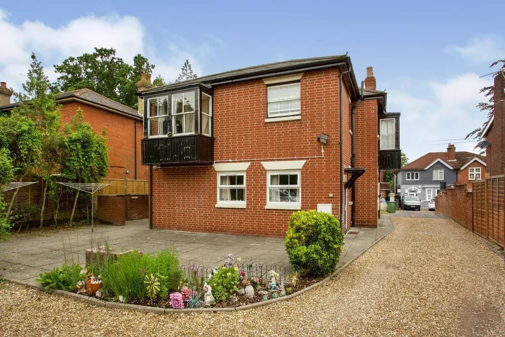 Flat 2, Westfield House, 18 Oak Road, Southampton SO19 9BR: Ground Floor Flat For Investment With Parking Space 2