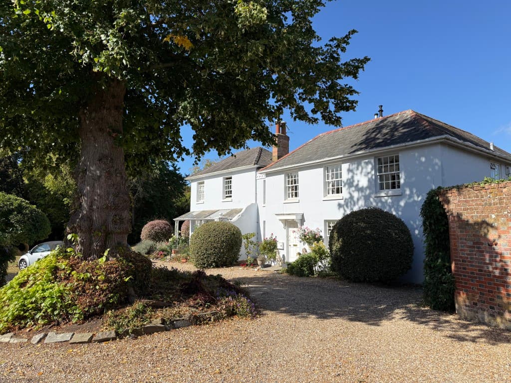 Flat 4, Westfield House, 80 Westgate, Chichester PO19 3HP: Two-bedroom Flat In Need Of Improvement