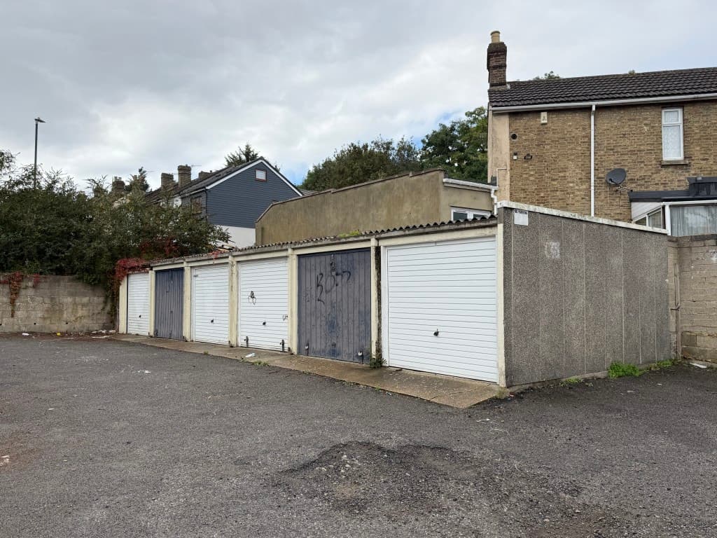 Garages Bright Road, Chatham ME4 5HH: Compound Of 27 Garages 3