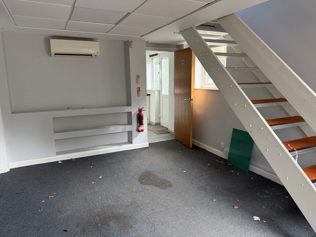 Vector House, Merle Common Road, Oxted RH8 0RP: Detached Property Arranged As Offices And Garages With Potential 2