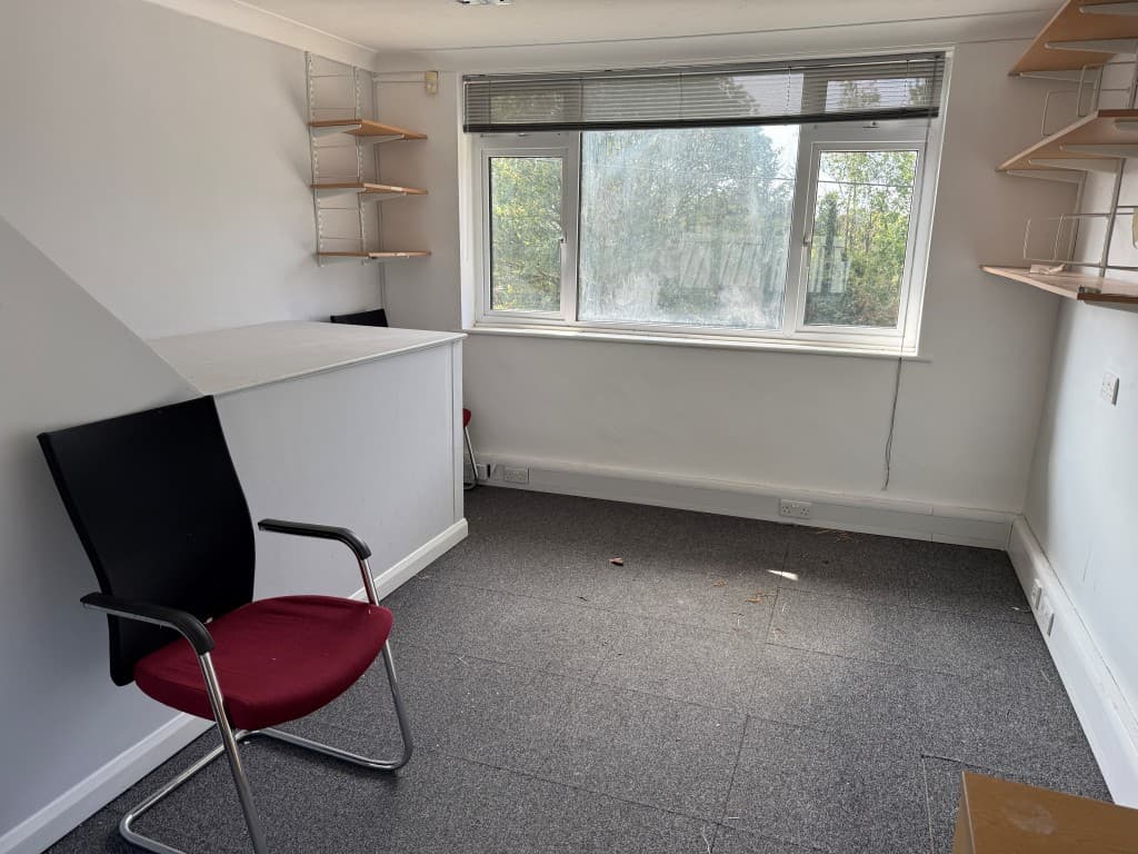 Vector House, Merle Common Road, Oxted RH8 0RP: Detached Property Arranged As Offices And Garages With Potential 3