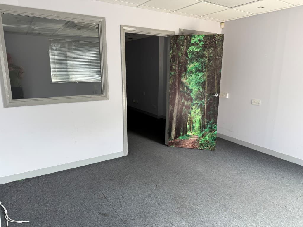 Vector House, Merle Common Road, Oxted RH8 0RP: Detached Property Arranged As Offices And Garages With Potential 4