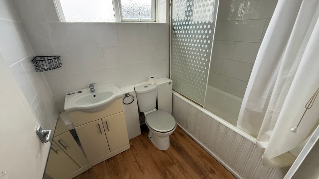 9 Orchard Court, Blackfen Road, Sidcup DA15 8PX: One-bedroom Flat With Share Of Freehold 2