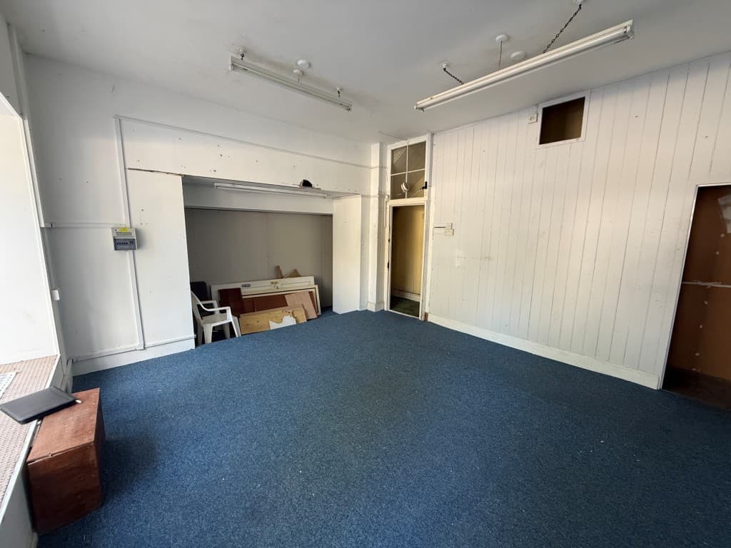 7-9 High Street, Gillingham SP8 4AA: Town Centre Property With Consent For Three Dwellings 2