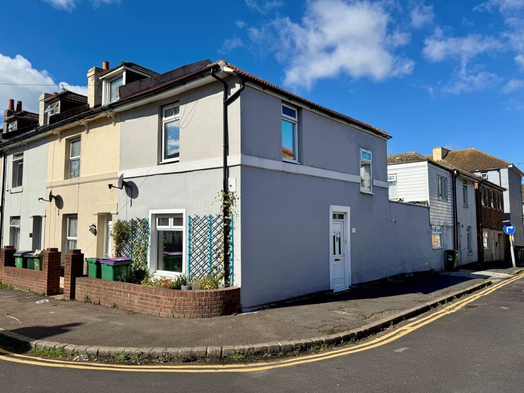35 Charlotte Street, Folkestone CT20 1LF: Two-bedroom End-terrace House 1