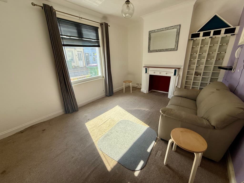 35 Charlotte Street, Folkestone CT20 1LF: Two-bedroom End-terrace House 2