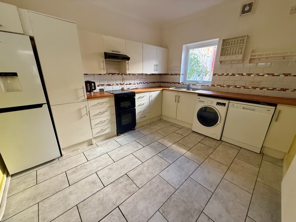 35 Charlotte Street, Folkestone CT20 1LF: Two-bedroom End-terrace House 3