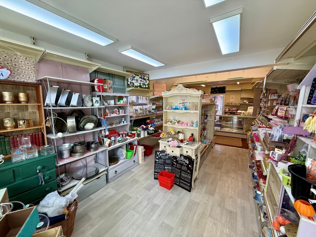 63 East Street, Sittingbourne ME10 4BQ: Mixed Residential And Commercial Property 2