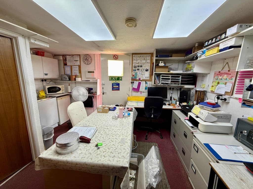 63 East Street, Sittingbourne ME10 4BQ: Mixed Residential And Commercial Property 3