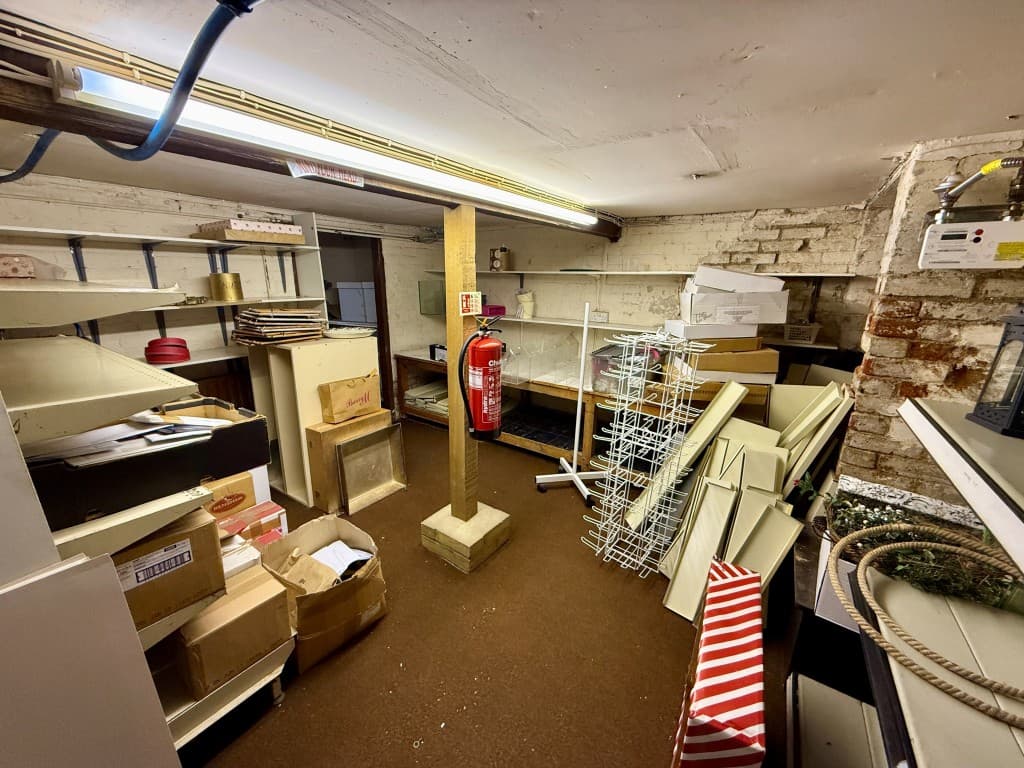 63 East Street, Sittingbourne ME10 4BQ: Mixed Residential And Commercial Property 5
