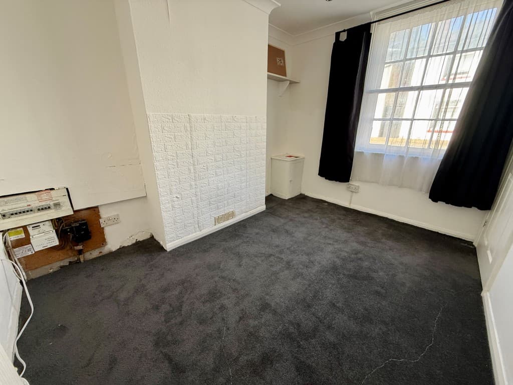 65 St. Peters Place, Canterbury CT1 2DA: Two-bedroom City House With Parking To Rear 2