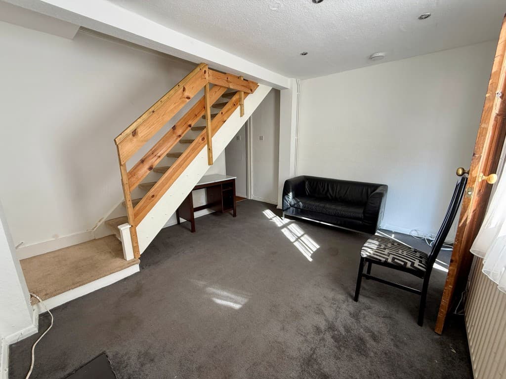 65 St. Peters Place, Canterbury CT1 2DA: Two-bedroom City House With Parking To Rear 3
