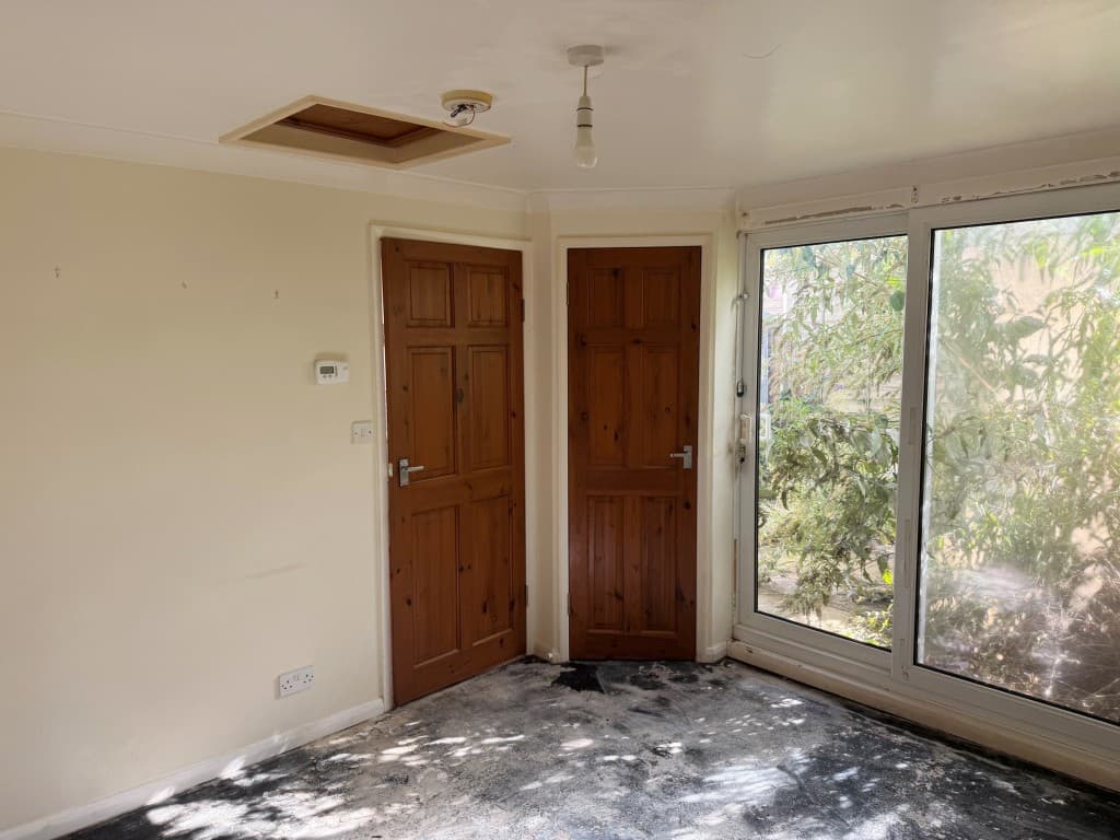 2A Royal Crescent, Sandown PO36 8LZ: One-bedroom Bungalow With Garden For Investment Or Occupation 4