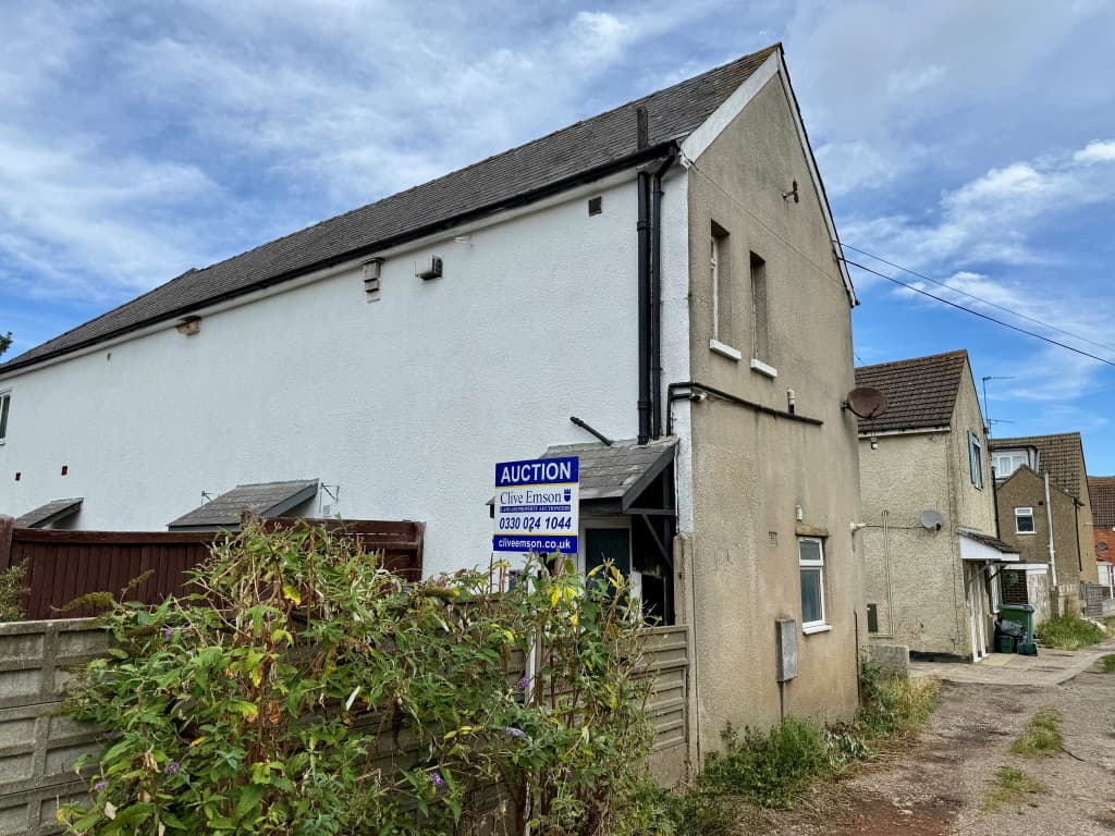 Flat 5, 2 York Mews, Shaftesbury Avenue, Folkestone CT19 4NR: Flat For Improvement 1