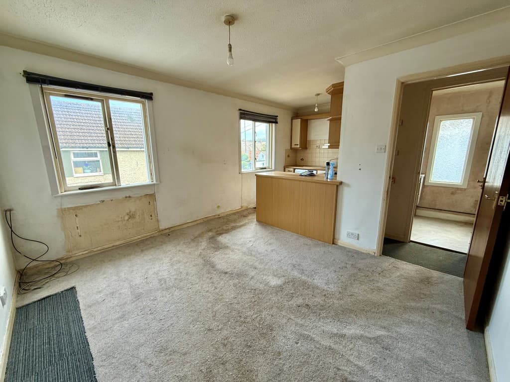 Flat 5, 2 York Mews, Shaftesbury Avenue, Folkestone CT19 4NR: Flat For Improvement 2