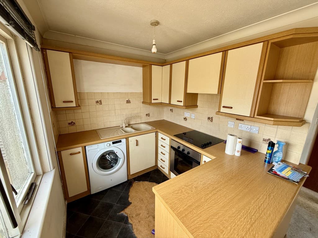 Flat 5, 2 York Mews, Shaftesbury Avenue, Folkestone CT19 4NR: Flat For Improvement 3
