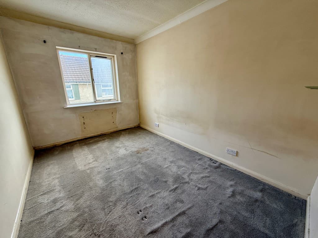 Flat 5, 2 York Mews, Shaftesbury Avenue, Folkestone CT19 4NR: Flat For Improvement 4