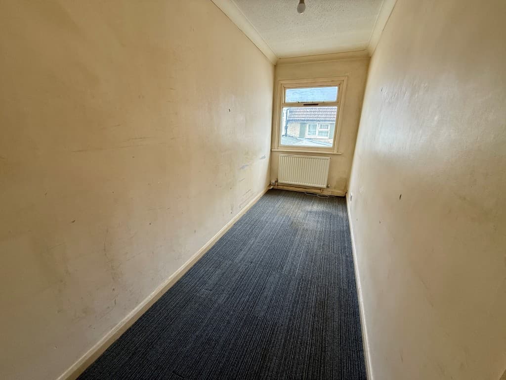 Flat 5, 2 York Mews, Shaftesbury Avenue, Folkestone CT19 4NR: Flat For Improvement 5