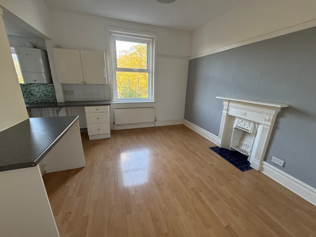 52 Meadfoot Lane, Torquay TQ1 2BP: Mid-terrace Property Comprising Three-bedroom Maisonette And Garden 3