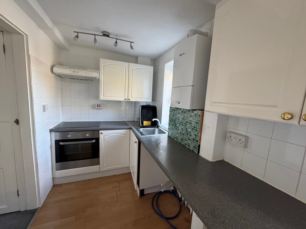 52 Meadfoot Lane, Torquay TQ1 2BP: Mid-terrace Property Comprising Three-bedroom Maisonette And Garden 4