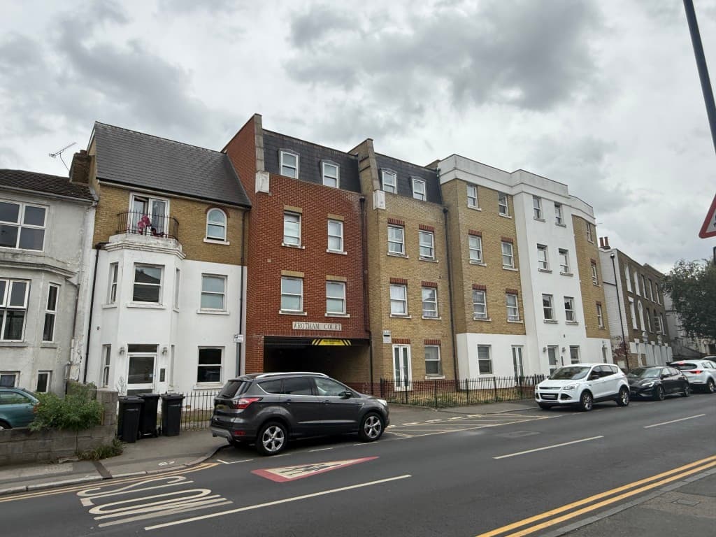 Wrotham Court, Wrotham Road, Gravesend DA11 0QF: Outstanding Investment - Substantial Modern Purpose-built Development 1