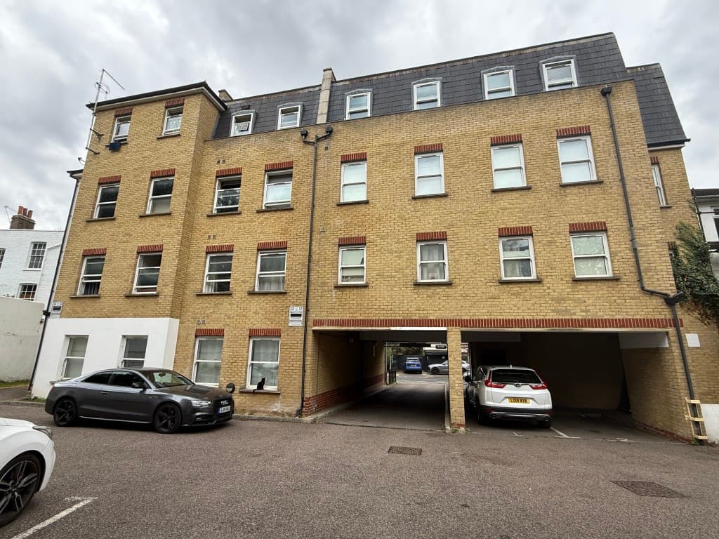 Wrotham Court, Wrotham Road, Gravesend DA11 0QF: Outstanding Investment - Substantial Modern Purpose-built Development 3