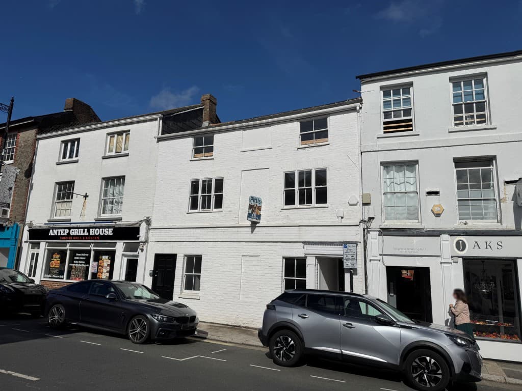 144A High Street, Newport PO30 1TY: Freehold Town Centre Block Of Four Two-bedroom Flats 2