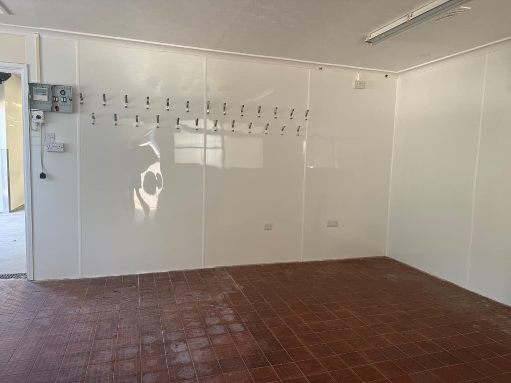 Unit 8, Stable Hobba Industrial Estate, Stable Hobba, Newlyn, Penzance TR20 8TL: Vacant Large Industrial Unit 4