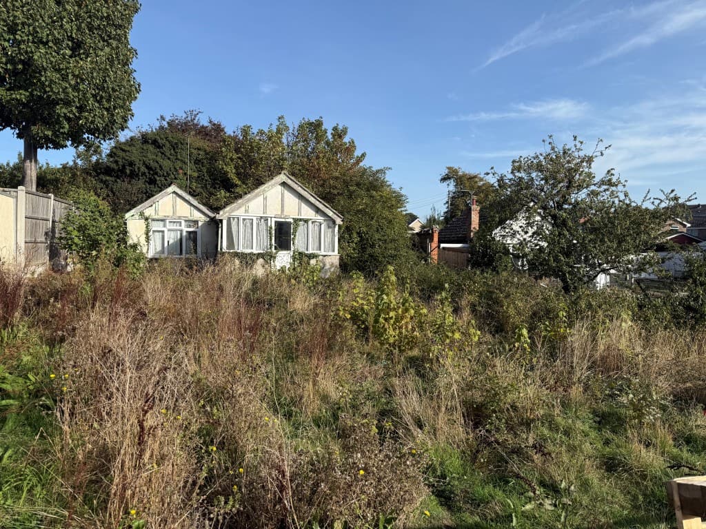 2 Kingsland Close, West Mersea, Colchester CO5 8AQ: One-bedroom Detached Cottage For Demolition On Approximately 0.14 1