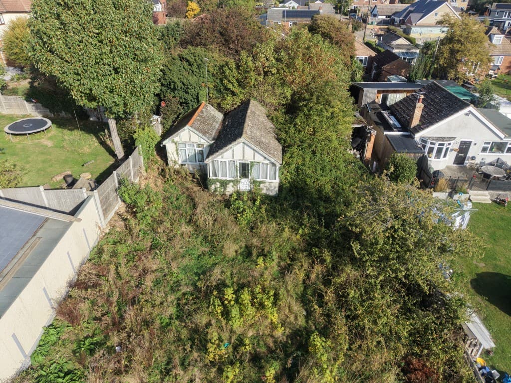 2 Kingsland Close, West Mersea, Colchester CO5 8AQ: One-bedroom Detached Cottage For Demolition On Approximately 0.14 2
