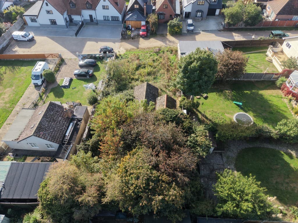 2 Kingsland Close, West Mersea, Colchester CO5 8AQ: One-bedroom Detached Cottage For Demolition On Approximately 0.14 4