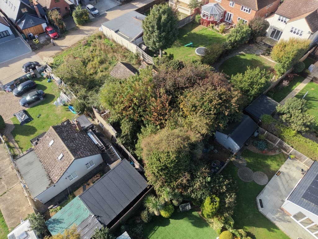 2 Kingsland Close, West Mersea, Colchester CO5 8AQ: One-bedroom Detached Cottage For Demolition On Approximately 0.14 5