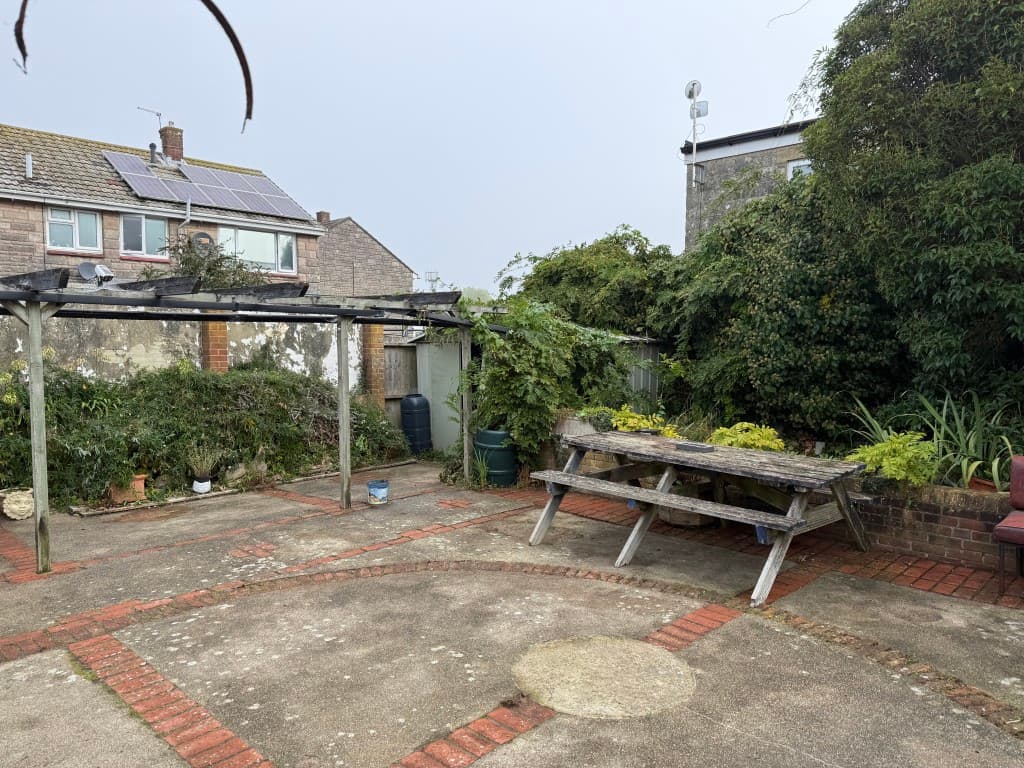 116 Avenue Road, Sandown PO36 8DZ: Freehold Detached Cottage For Investment 3