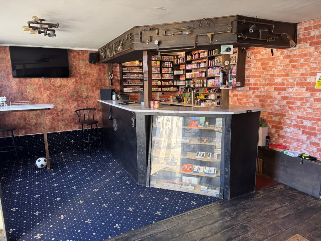 18 St. Thomas' Square, Newport PO30 1SG: Three Storey Freehold Town Centre Commercial Investment 3