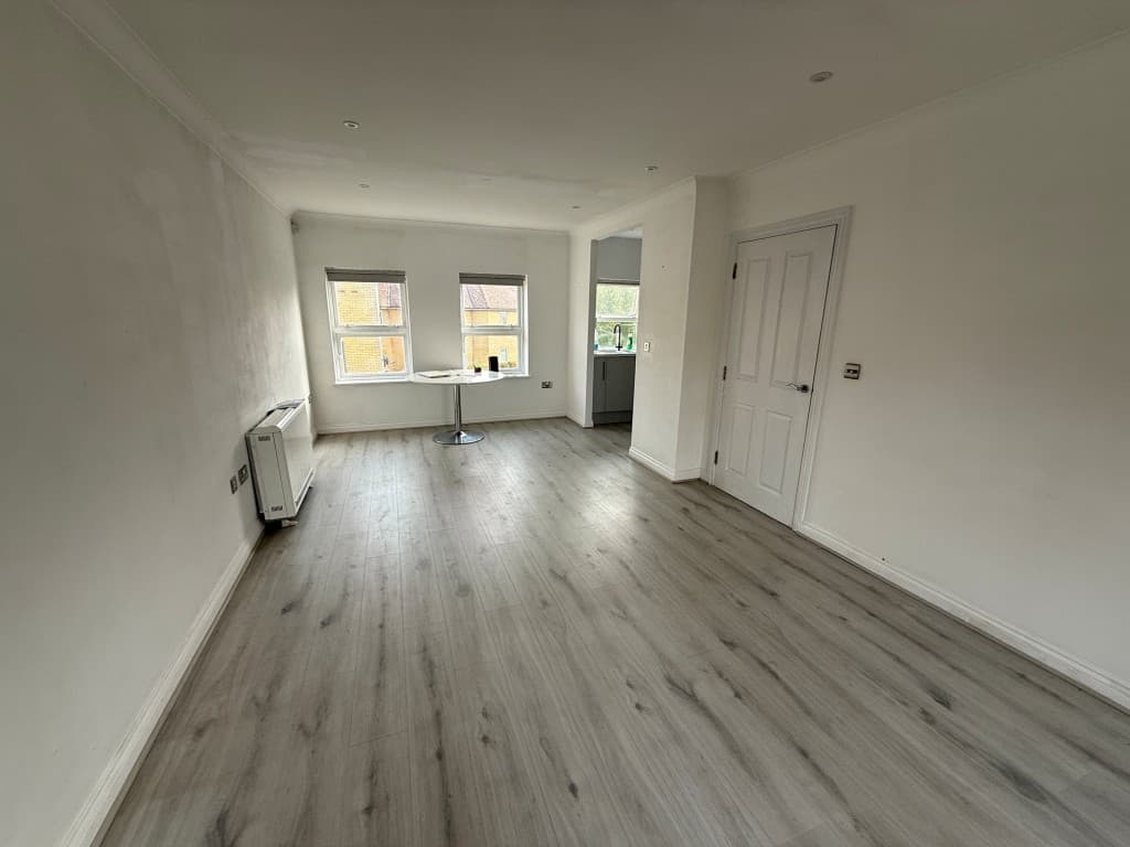 66 Cavell Drive, Bishop's Stortford CM23 5PX: Three-bedroom Split Level Maisonette 3