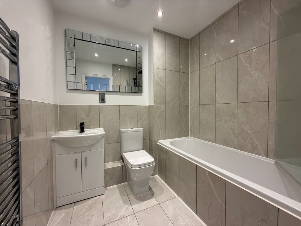 66 Cavell Drive, Bishop's Stortford CM23 5PX: Three-bedroom Split Level Maisonette 5
