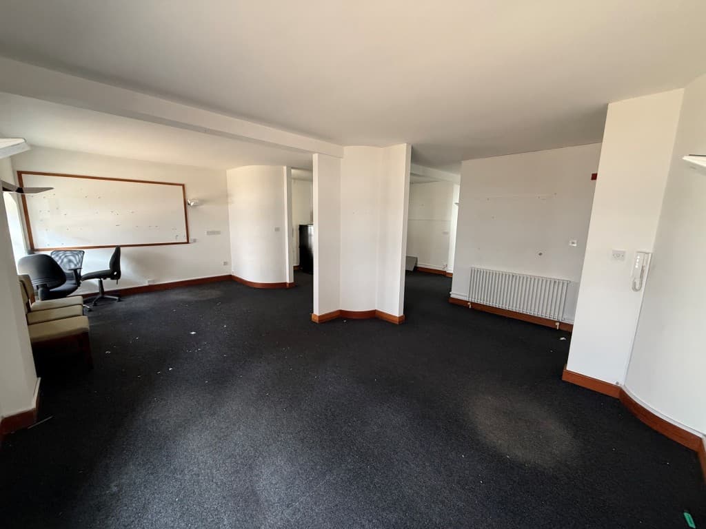 42 Quay Street, Newport PO30 5BA: Town Centre Office Building With Parking 2