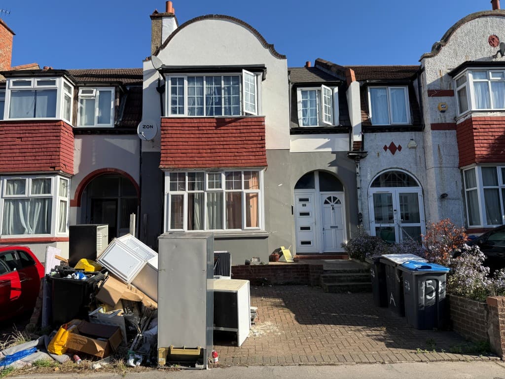 95 Norbury Crescent, London SW16 4JT: Ground Floor Flat In Central Location With Garden And Parking 1