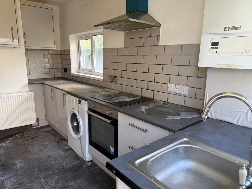 95 Norbury Crescent, London SW16 4JT: Ground Floor Flat In Central Location With Garden And Parking 3
