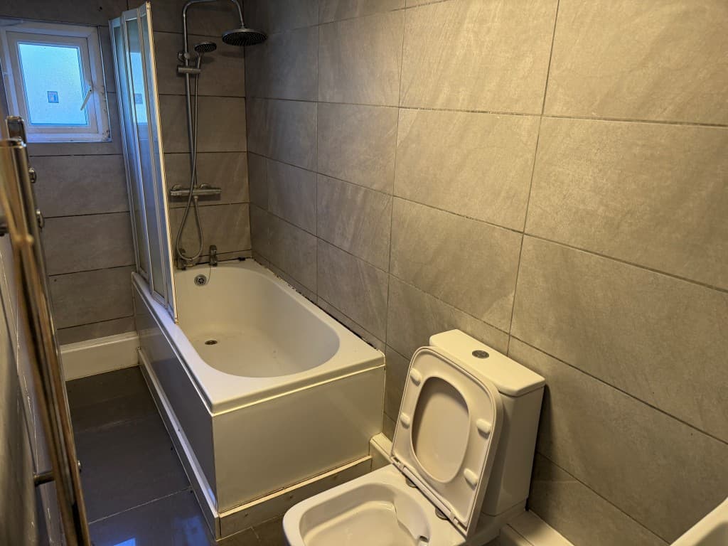 95 Norbury Crescent, London SW16 4JT: Ground Floor Flat In Central Location With Garden And Parking 5
