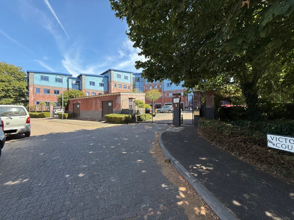 Flat 19, Victoria Court, Flowerpot Lane, Exeter EX4 1EA: Ground Floor Apartment In Gated Complex 2