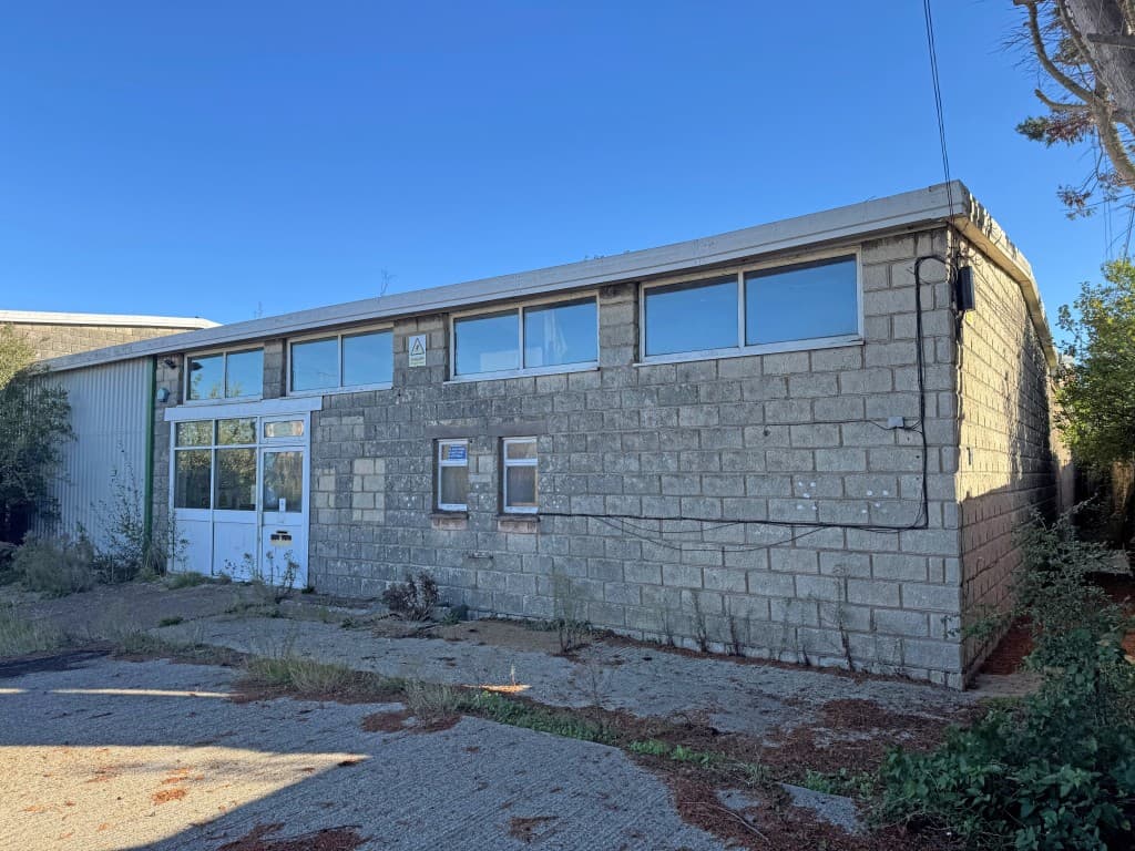1 College Farm Industrial Estate, College Close, Sandown PO36 8EB: Freehold Vacant Two Storey Commercial Unit With Gated Yard 1
