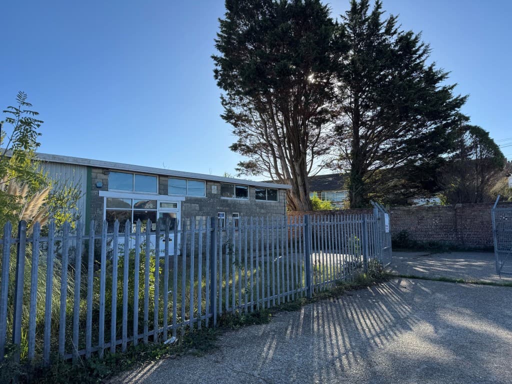 1 College Farm Industrial Estate, College Close, Sandown PO36 8EB: Freehold Vacant Two Storey Commercial Unit With Gated Yard 2