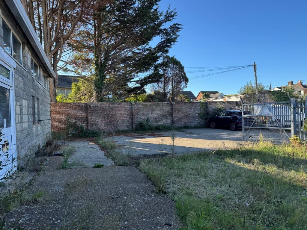 1 College Farm Industrial Estate, College Close, Sandown PO36 8EB: Freehold Vacant Two Storey Commercial Unit With Gated Yard 3