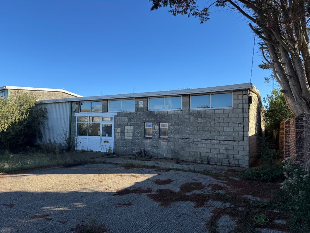 1 College Farm Industrial Estate, College Close, Sandown PO36 8EB: Freehold Vacant Two Storey Commercial Unit With Gated Yard 4