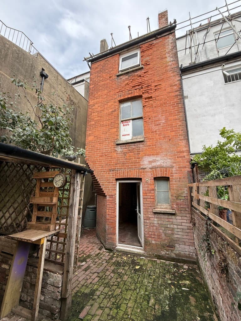 187 Queens Road, Hastings TN34 1RG: Mixed Residential And Commercial Building With Potential 2