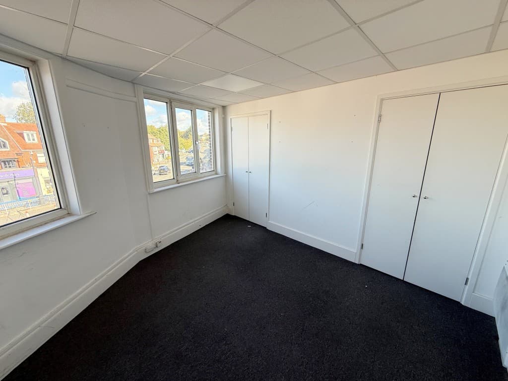 390C Bitterne Road, Bitterne Village, Southampton SO18 5RS: Freehold Investment With Upper Floors For Development 4