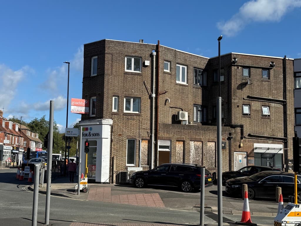 390C Bitterne Road, Bitterne Village, Southampton SO18 5RS: Freehold Investment With Upper Floors For Development 5