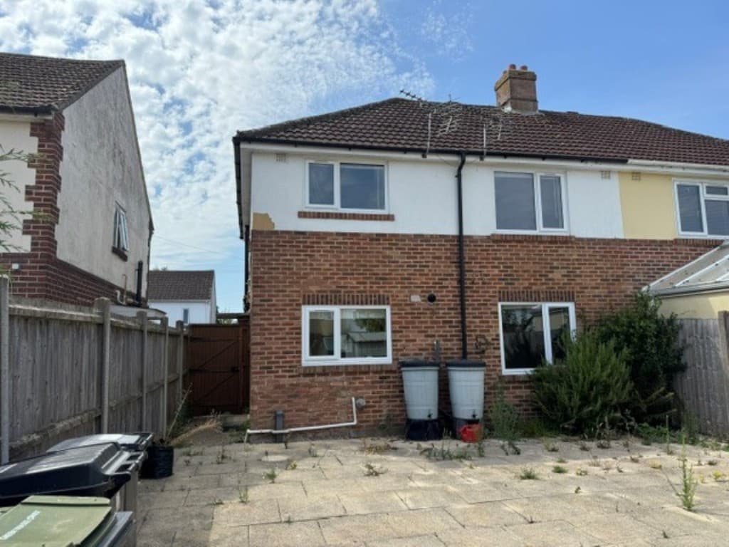 32 Larksfield Avenue, Bournemouth BH9 3LP: House With Structural Issues For Improvement 2