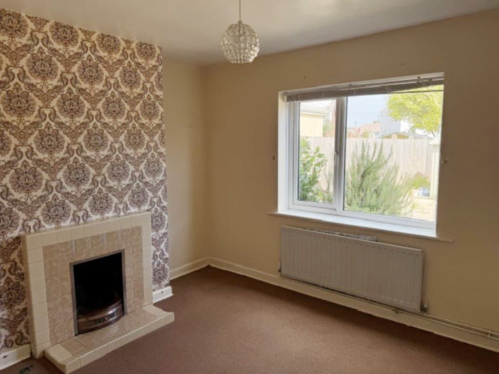 32 Larksfield Avenue, Bournemouth BH9 3LP: House With Structural Issues For Improvement 5